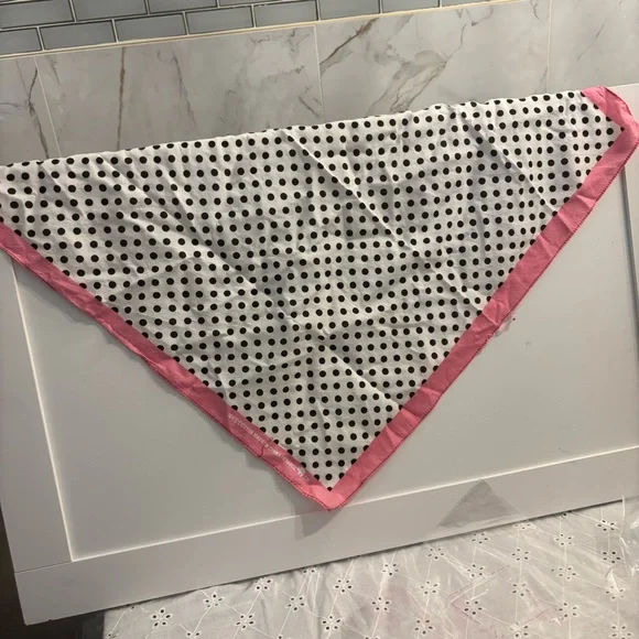 Bundle of Boho Stylish Trending bandanas with various prints. - Picture 15 of 16